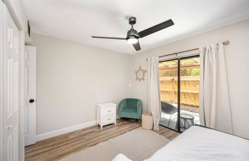 Beachside Bungalow- 2 minutes from the beach! - Foto 23