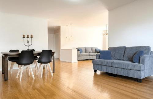 Spacious 2 bedroom home in Niles, Illinois with office, full kitchen and 2 baths - Foto 2