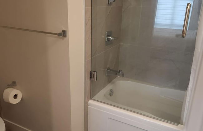 Signature Airport Proximity suite - Photo 3