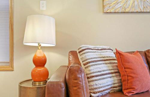 2 Bed Near OHare - Free Garage Parking - Quiet Stay - Foto 15