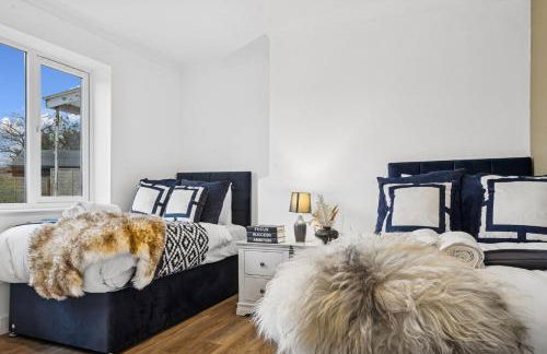 Bude Road Cosy and Modern Retreat Transport Link 4 BR By AltoLuxo Short Lets & Serviced Accommodation - Foto 3