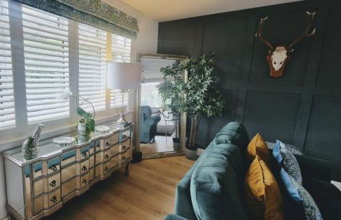 South Coast New Forest Holiday Home-4 Bed-Sleeps 8-Spacious-Parking-EV Dock-Large Garden-Playground-Great for Families-Groups-Professionals - Foto 9