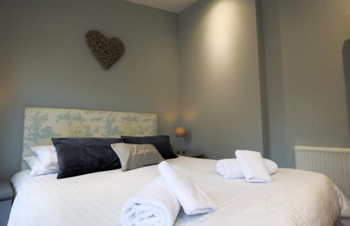 Spacious Oak Cabin with Hot Tub - Devon - Foto 15