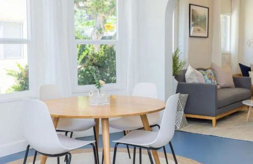 Little Italy 3BD Home with Huge Patio & Backyard - Foto 27