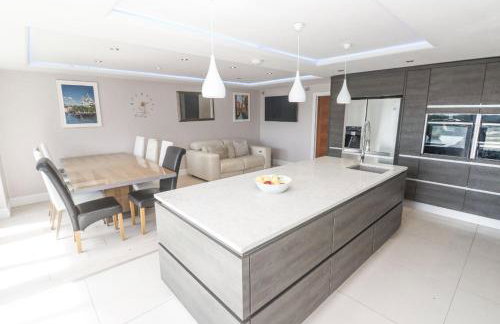 Creek View House - Photo 3