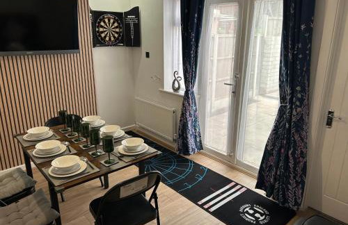 Spaghetti House 6 Bedroom with Large Off-Road Driveway Great for Crews in Vicinity of Starcity and City Centre - Foto 7