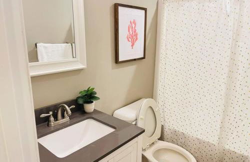 Spacious home, 3 king beds, huge backyard near UM - Foto 16