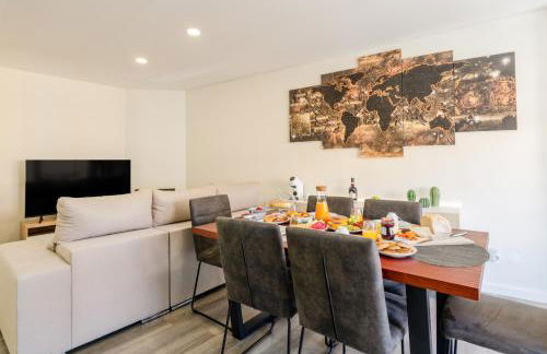 Spacious & Stylish Flat with Garage by HostWise - Foto 17