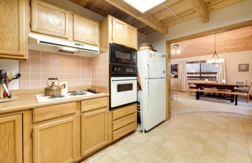 6 Mi to Sugar Bowl Resort Soda Springs Cabin! - Foto 12