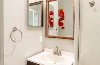 Dog-friendly home with large patio, W/D & central AC - Foto 49