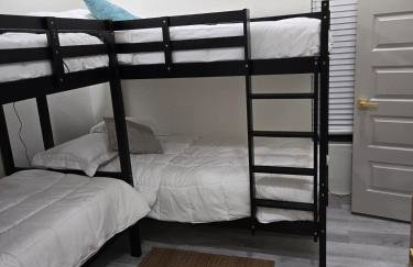 Modern B&W Coastal Retreat 2BR 2BA and Laundry - Foto 35