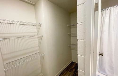 Sleepover Downtown Cincinnati 1BD 1BA Apartments - Photo 42