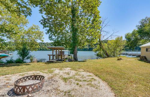 Steps to Water Lake of the Ozarks Getaway - Foto 21