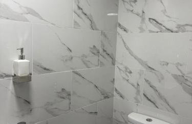 Cosy Six Bedroom House in Bedford Town - Foto 47