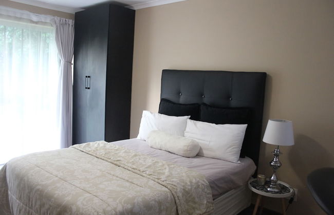 Chic & Serene 1-Bed Haven in Roodepoort - Photo 5