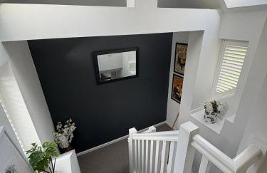 Fairfield Large 4 Bed Log Fire - Photo 1