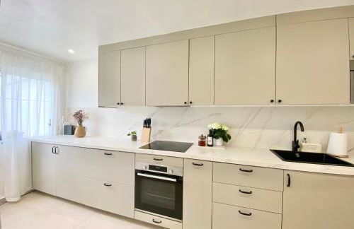 Townhouse w/sea view & garden - Photo 8