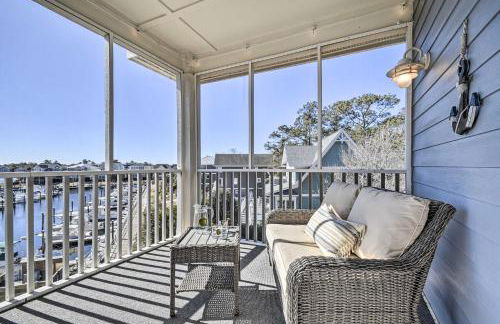 Spacious Southport Condo with Balcony! - Foto 2