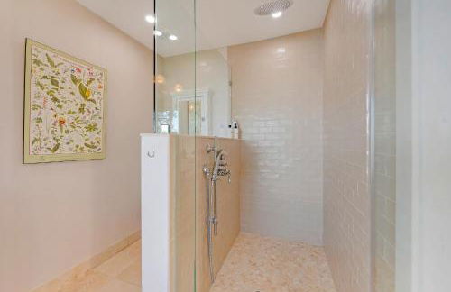 Seaflower Cove: Spacious 4bd waterfront retreat - Foto 30