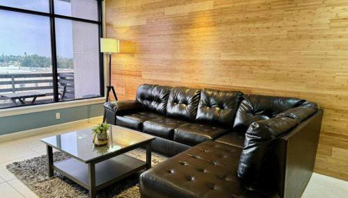 Luxury Condo with Pool and Jacuzzi - Photo 3