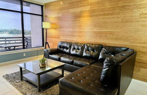 Luxury Condo with Pool and Jacuzzi - Photo 3