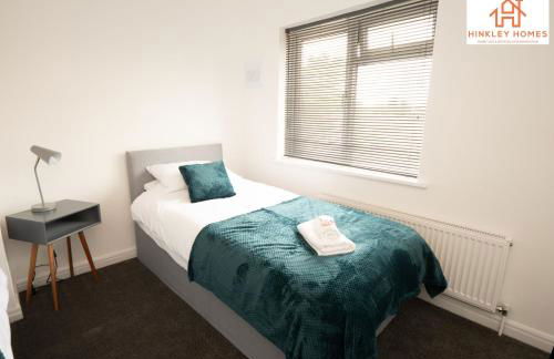 Large Home - Free Parking-WiFi By Hinkley Homes Short Lets & Serviced Accommodation - Foto 10