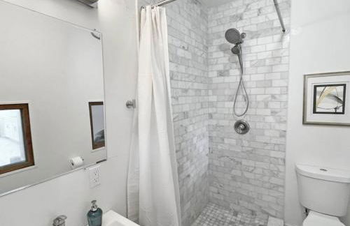 Full Building Huge Downtown Retreat Walkable to Everything - Foto 18