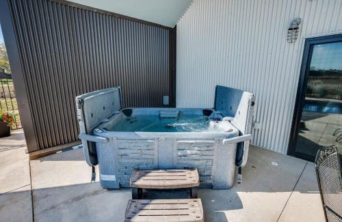 Modern Cabin Near Cheney Lake W Pool and Hot Tub - Foto 53