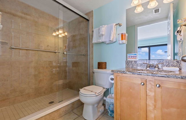 Top Floor Oceanfront Condo w Pool Beach Access - Foto 15