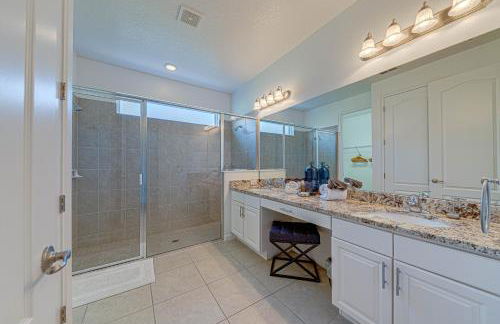 #350-Stunning Villa with Modern Decor, West Facing Pool Overlooking Private Conservation Land - Foto 31