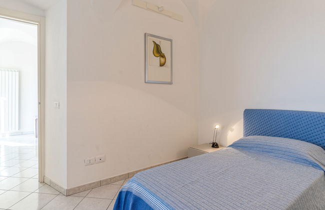 3 bedroom Apartment in San Bartolomeo al Mare - Photo 10