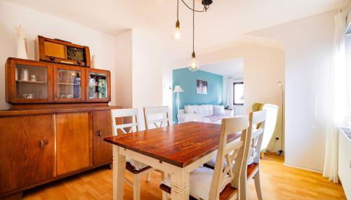 Charmante Wohnung -Altes Kino- 2SZ-2Bad-Terrasse-Netflix - Foto 2