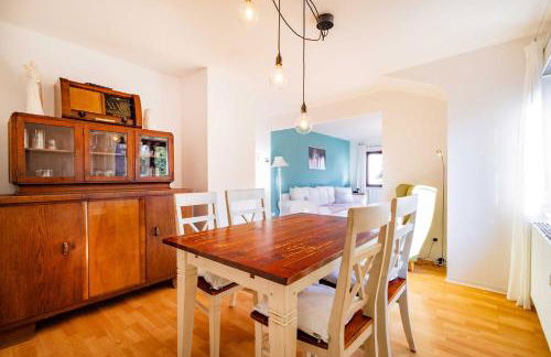 Charmante Wohnung -Altes Kino- 2SZ-2Bad-Terrasse-Netflix - Foto 2