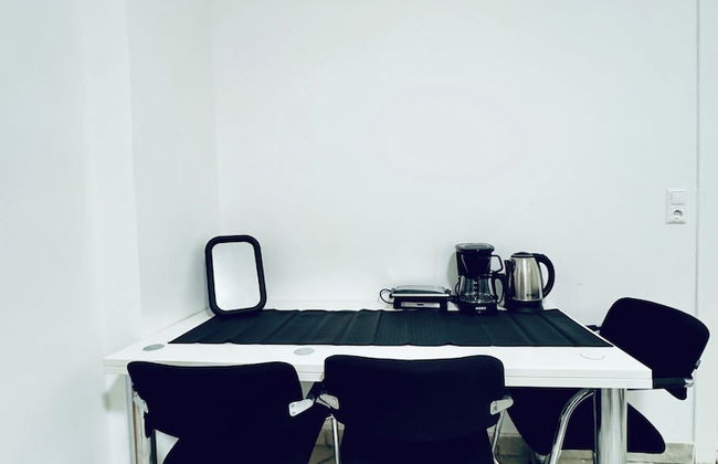 Cozy 3BR Apt with Garden Sleeps 10 - Foto 35