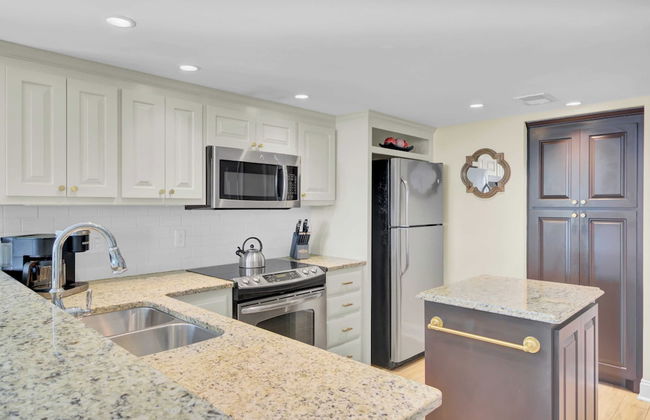 Oceanfront w/ Pool + Beach Access & Balcony View 312 B Shipwatch by Avantstay - Photo 9