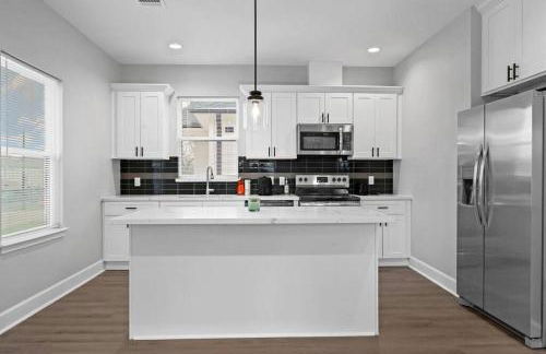 Sleeps 7 Newly Built 10 min from All major attractions - Foto 20