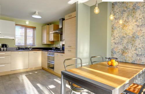 LARGE 4 Bedroom Semi-Detached House Sleeps 7 By Klarok Short Lets & Serviced Accommodation - Foto 12