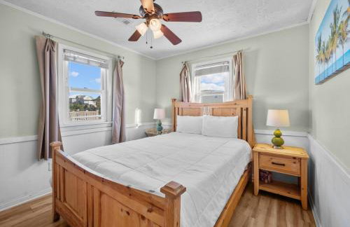 Pets OK Beach Home, Short Walk Beach Access, and Views - Foto 44