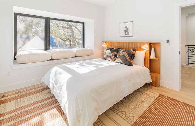 Modern Retreat w/ Pool, Guest House & Deck Lounge Henley by Avantstay - Foto 20