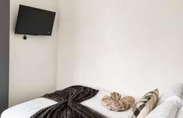 Spacious & Stylish 3-Bed House with Parking, Perfect for Contractors, Minutes from Shops, Cafés & Pubs - Foto 29