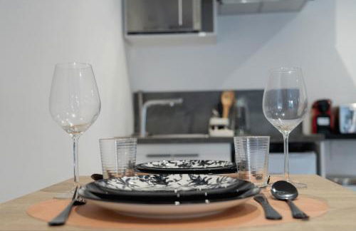 CitizenHouse Anzin - 4 Studios - 15 à 36m2 - Jardin - Terrasse - Accès autonome - WiFi - Netflix - Foto 52