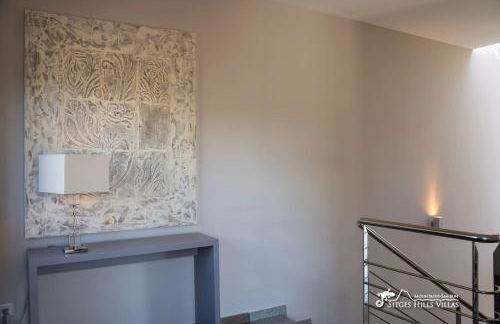 Villa Valentino Modern Villa with heated pool - Photo 30