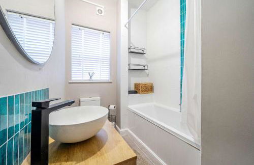 Cosy Apartment in Stunning Didsbury - Photo 10