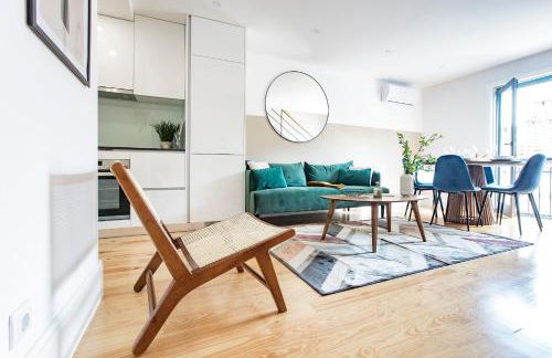 Bright 3BR Flat w/ AC in City Center by LovelyStay - Photo 46