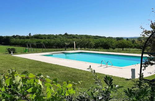Spacious family home with countryside views - Photo 23