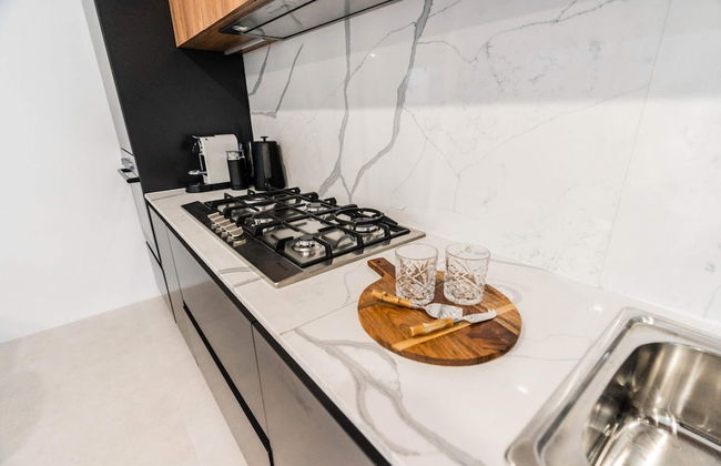 Beautiful 4BR Family Home With Patio and Parking! - Foto 14