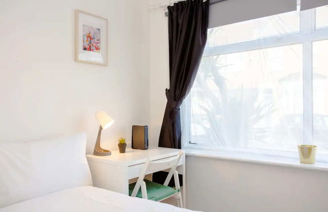 Stylish 4BD House With Private Garden - Stratford - Foto 10