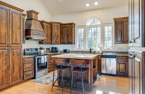 Hot Tub and Water Views Lake Glenville Home! - Foto 7