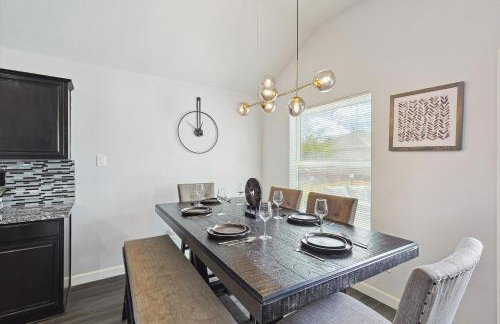 5BR Holiday Getaway in DeSoto with Pool, Hot Tub & Cinema - Foto 17