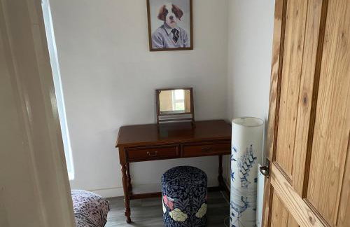 Creative Norfolk Chapel with Piano and Sauna Sleeps 10 - Foto 23